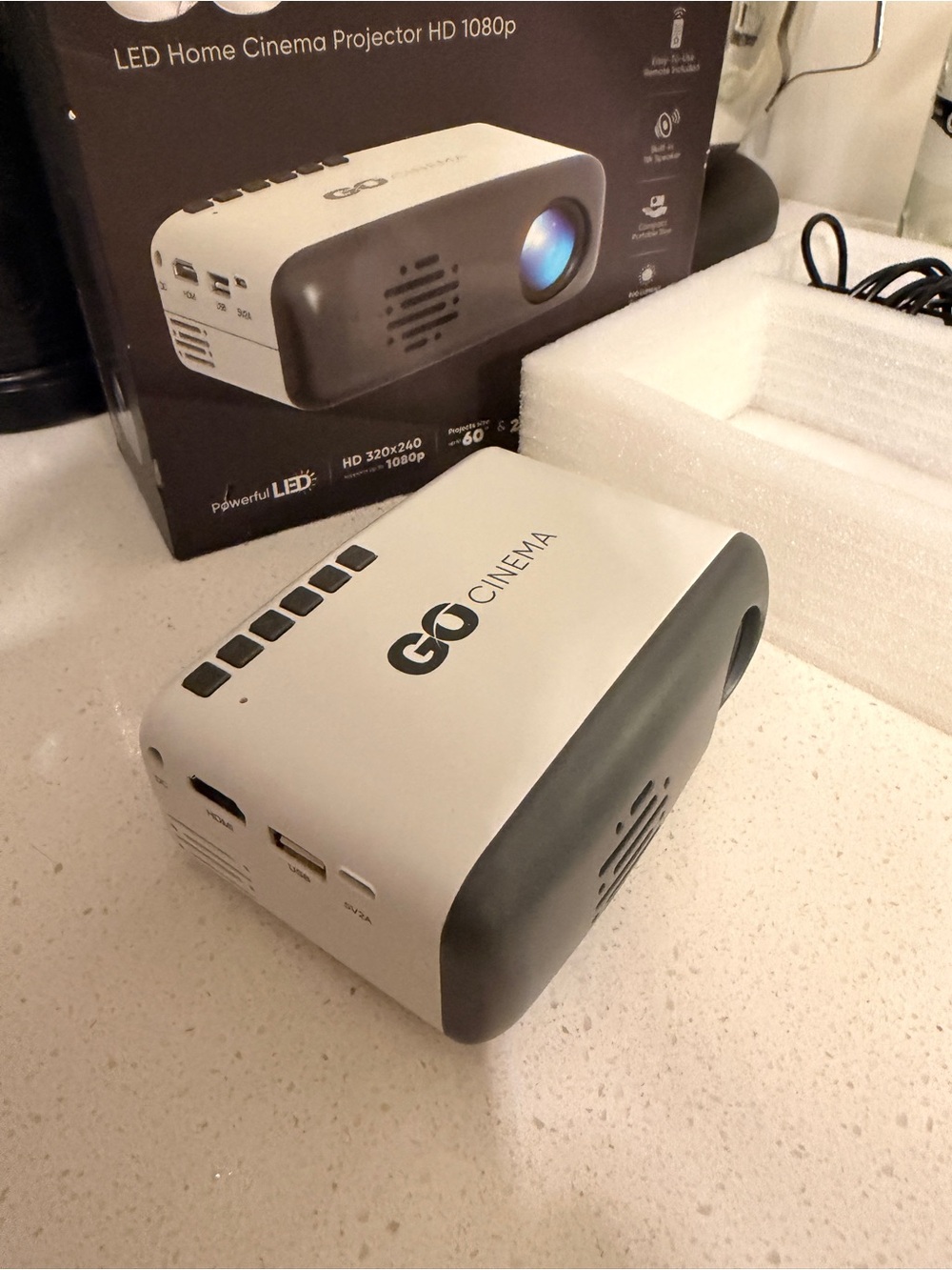Portable LED Projector - Picture 2 of 6